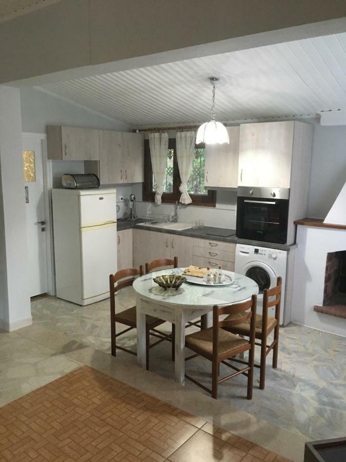 Villa Ermilia Kerveli Extérieur photo